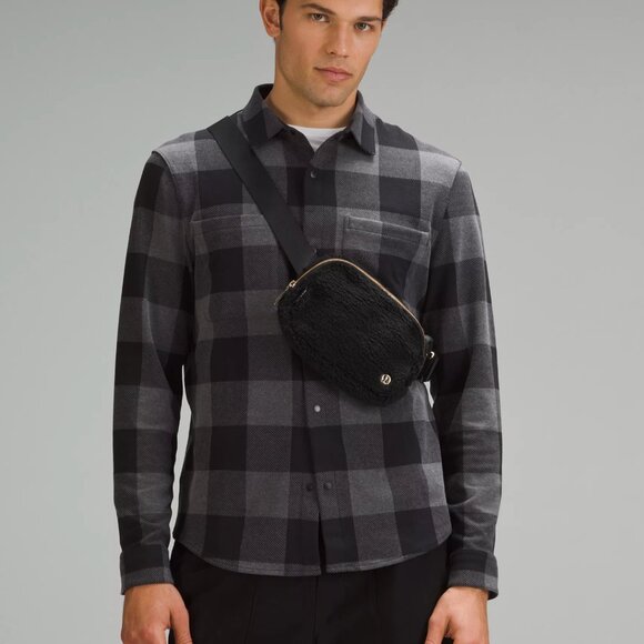 NWT, Lululemon Everywhere Belt Bag - Fleece, Black - Gold Hardware - Picture 5 of 14